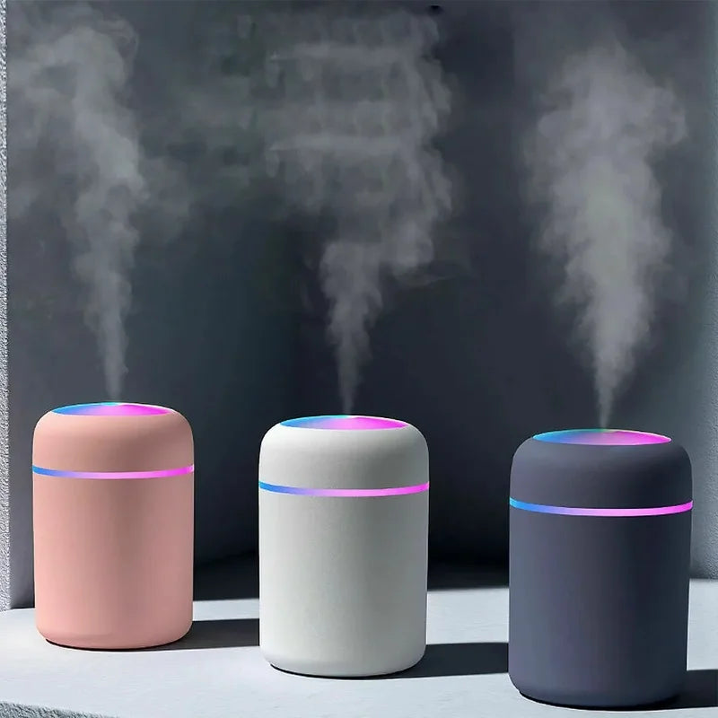Humidificador ultrasónico multifunción montado en el automóvil con iluminación ambiental RGB y difusor de aromaterapia de 300 ml para espacios compactos