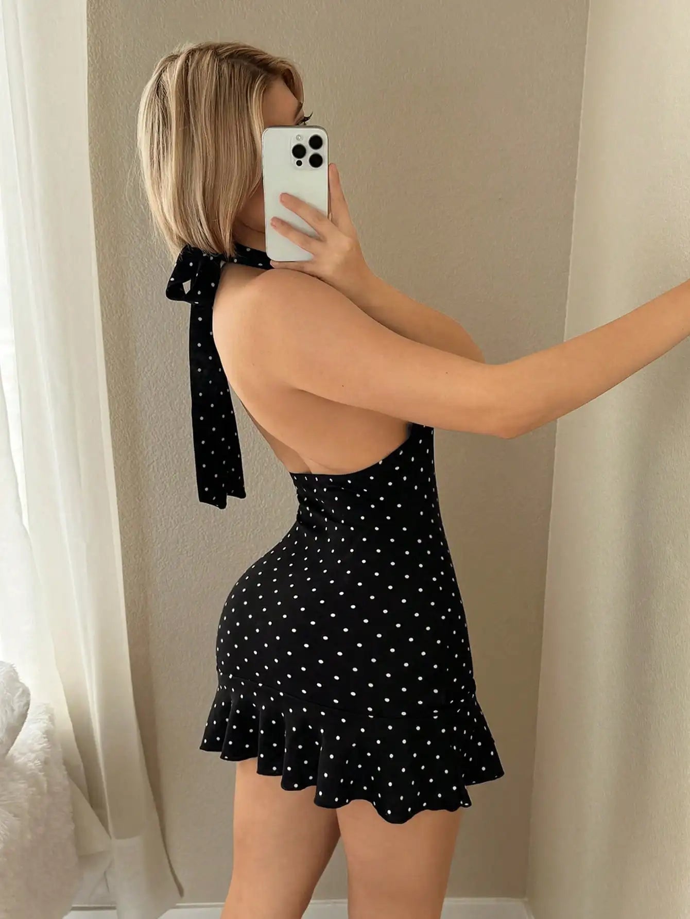 Un vestido de moda para mujer adecuado tanto para fiestas  informales